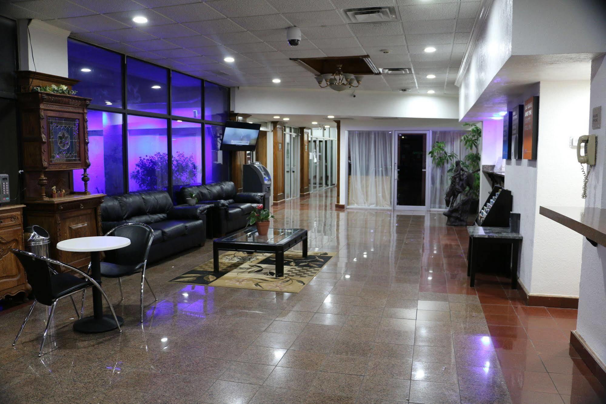 Sky Hotel At Tulsa Airport Eksteriør bilde